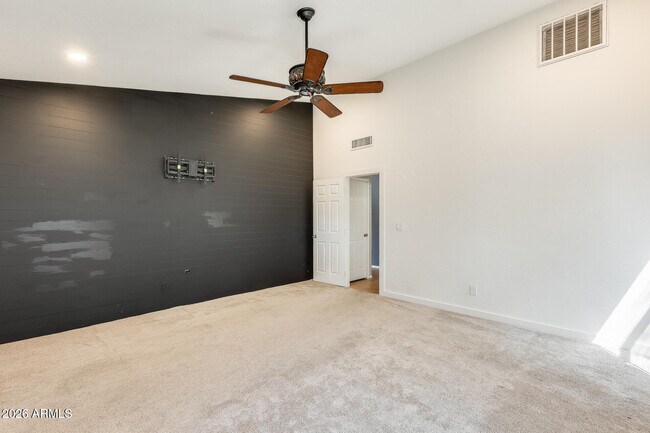 Building Photo - 2545 E Granite View Dr