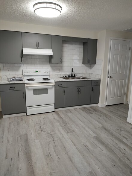 New cabinets, countertop and appliances - 5931 13th St