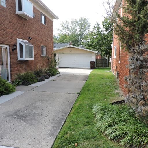 Building Photo - 1987 Vernier Rd