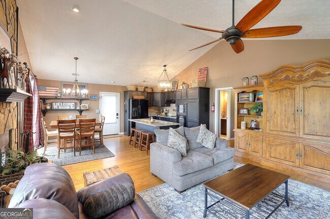 Building Photo - 377 E River Bend Dr
