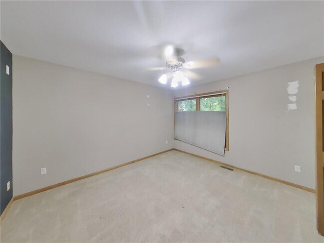 Building Photo - 8915 Umbria Pl N