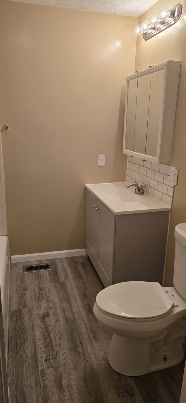 Building Photo - 801 N Ohio St