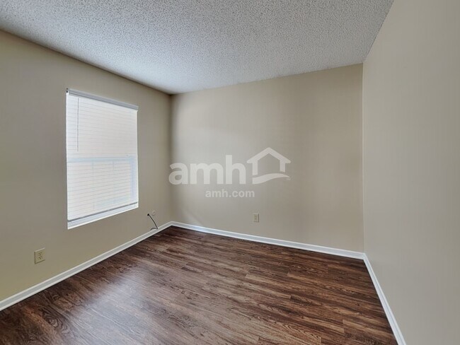 Building Photo - 10845 Albertson Dr