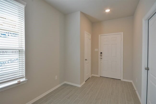 Building Photo - 24730 Winema Wds Ln