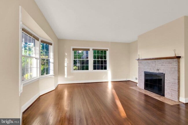 Building Photo - 805 31st St S