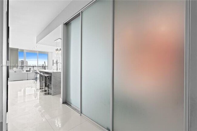 Building Photo - 900 Biscayne Blvd