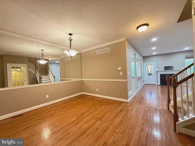 Building Photo - 122 Providence Ln