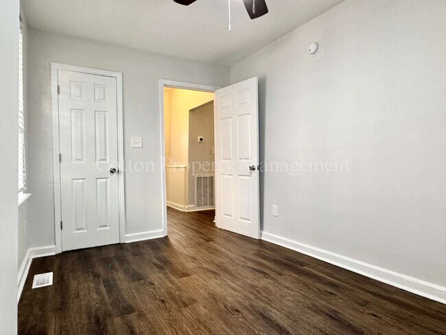 Building Photo - 2BR/1BA Nicely remodeled historic home in ...