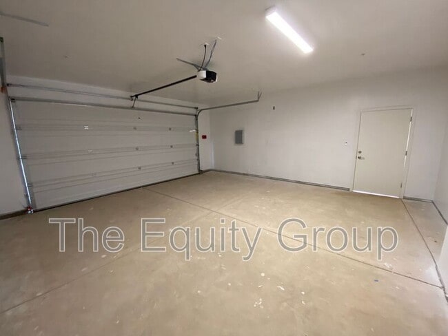 Building Photo - 1129 E Harter Dr