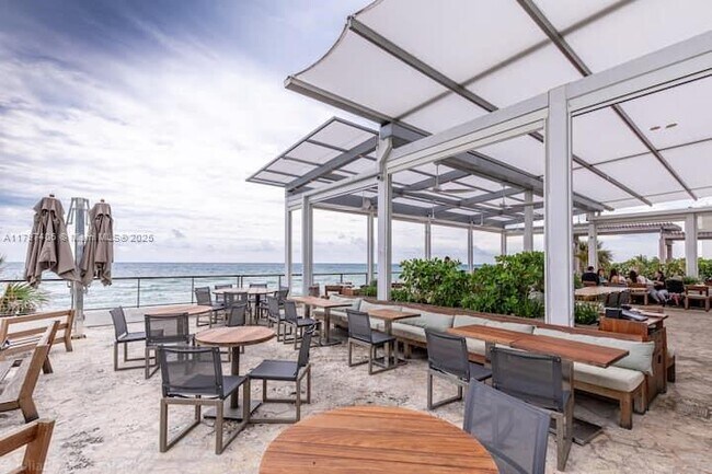 Building Photo - 4010 S Ocean Dr