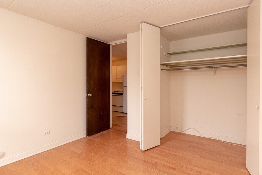 Building Photo - 622 W Wellington Ave