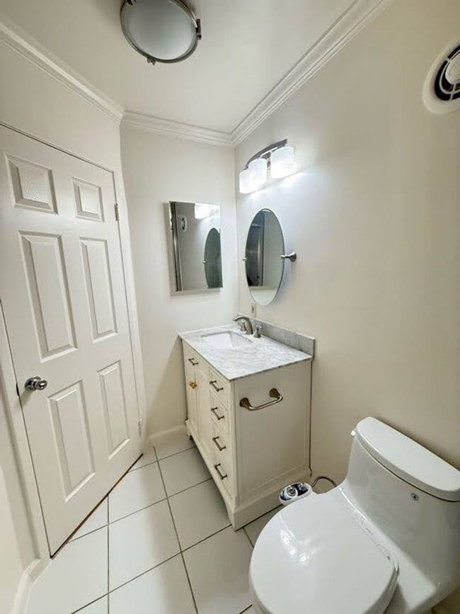 Building Photo - Charming 3-4 Bed/3 Bath Home in Belmont wi...