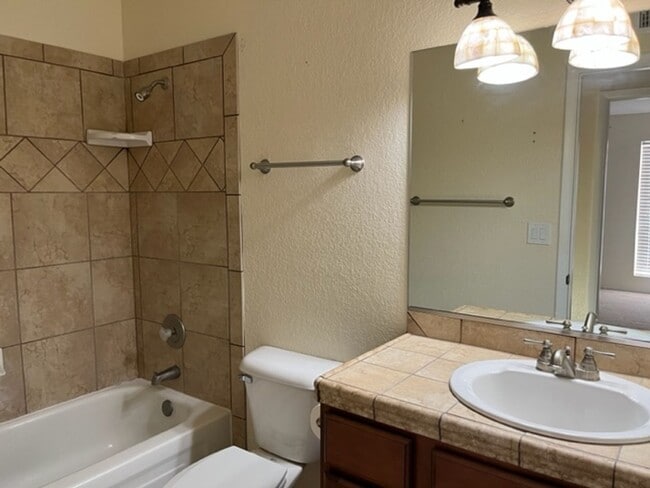 Building Photo - 3 Bedroom Home with Bonus Room!