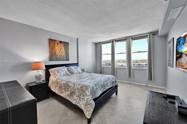 Building Photo - 2501 S Ocean Dr