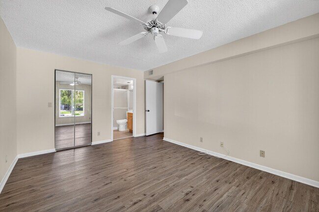 Building Photo - 2512 SE Anchorage Cove