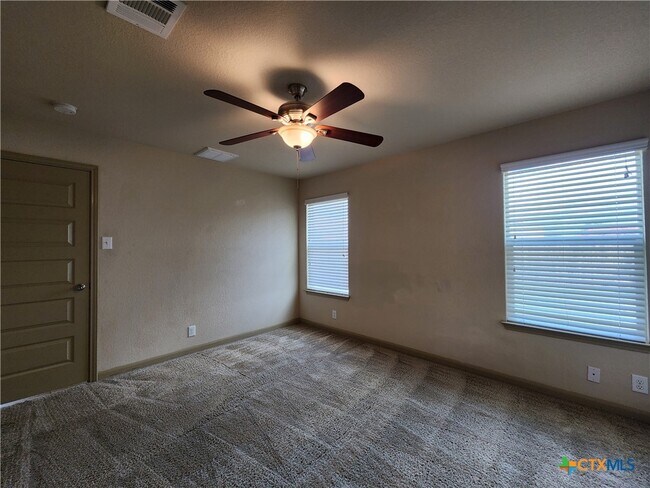Building Photo - 789 Great Oaks Dr
