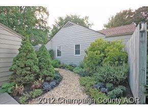 Building Photo - 3 Bedroom close to parks and schools