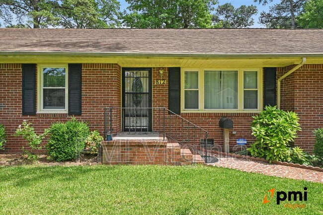 Building Photo - 812 Jasmine Ave