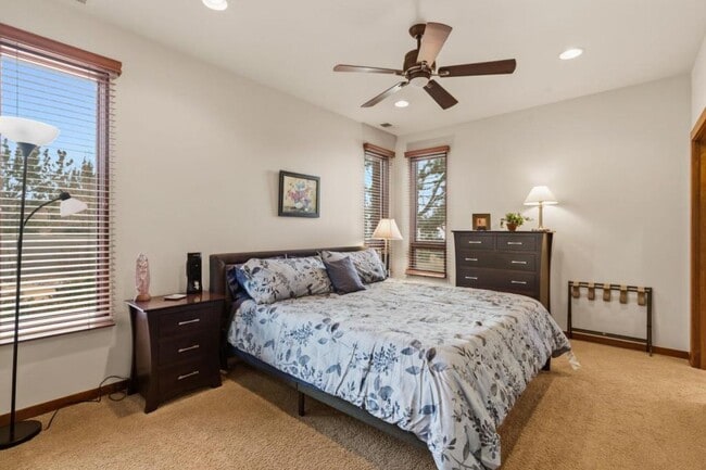 Building Photo - 13415 Pino Ridge Pl NE