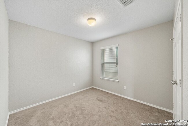 Building Photo - 3 Bedroom/2 Bath Silver Canyon Subdivision