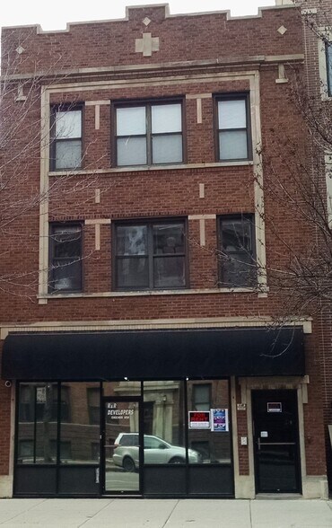 Front of Building - 3851 N Southport Ave