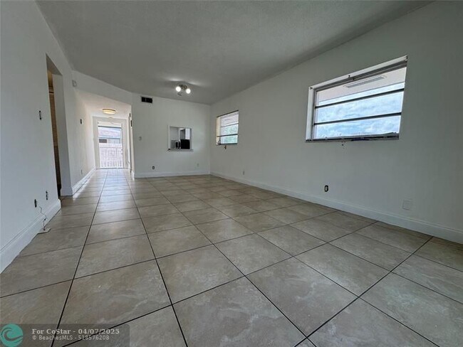 Building Photo - 5800 Margate Blvd