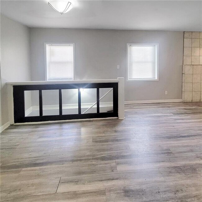 Building Photo - 1093 Windsor St SW