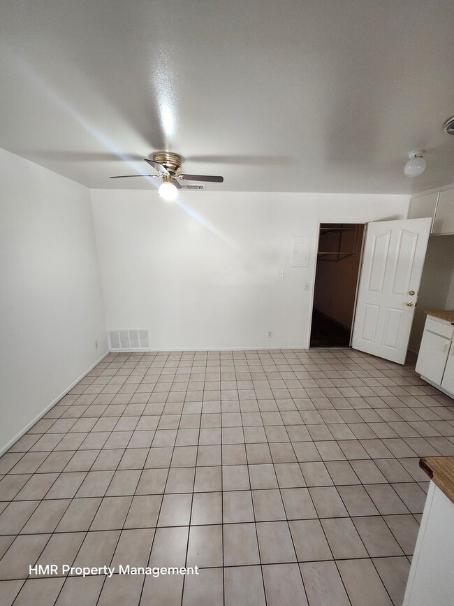 Building Photo - Two-Story condo in Ontario