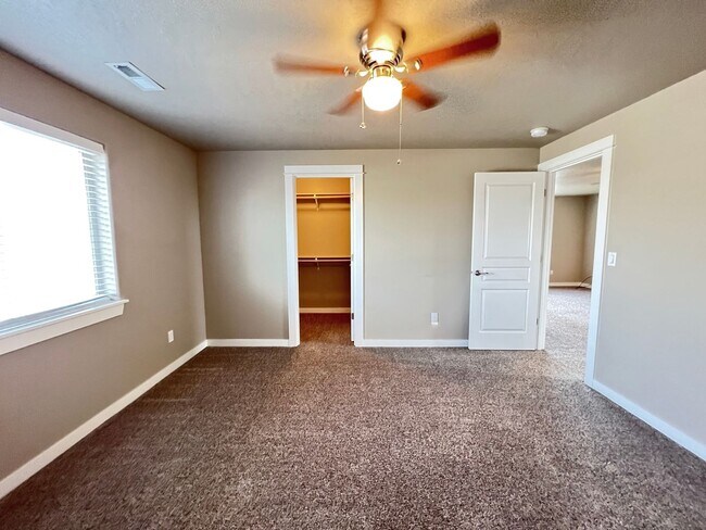 Building Photo - West Richland Home On 0.32 Acres