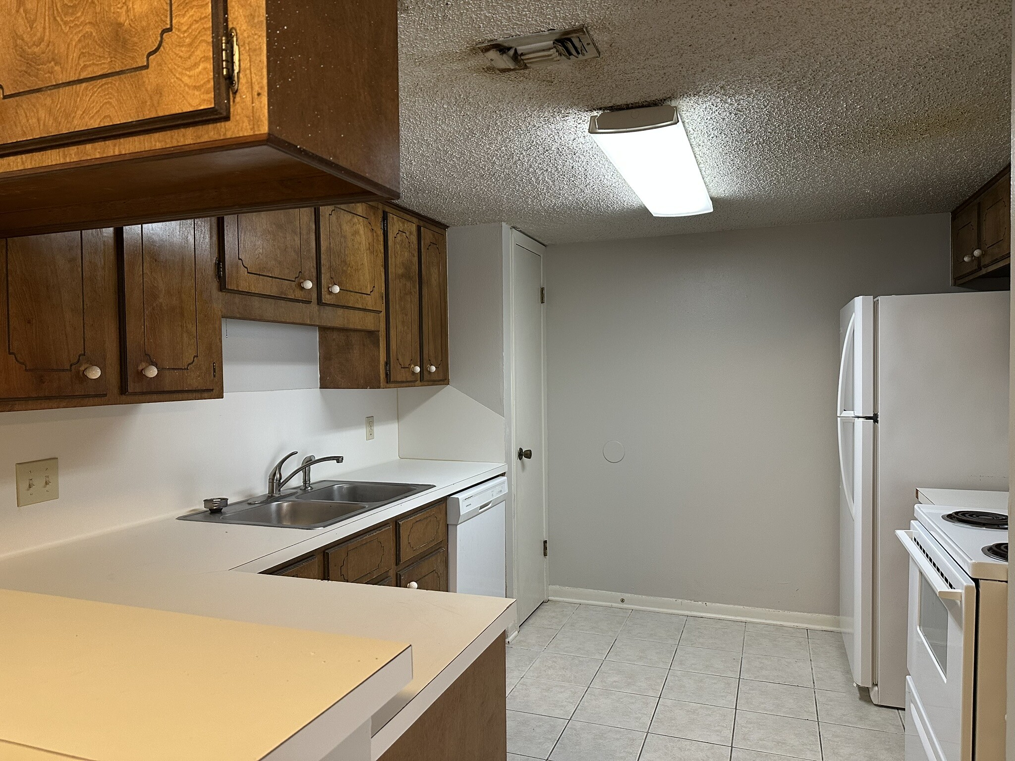 Building Photo - 120 Regency Ave