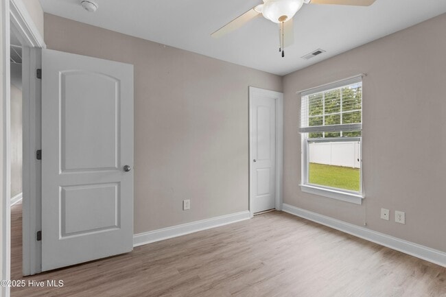 Building Photo - 2901 Beunavista Ct