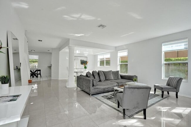 Building Photo - 16405 Diamond Head Dr