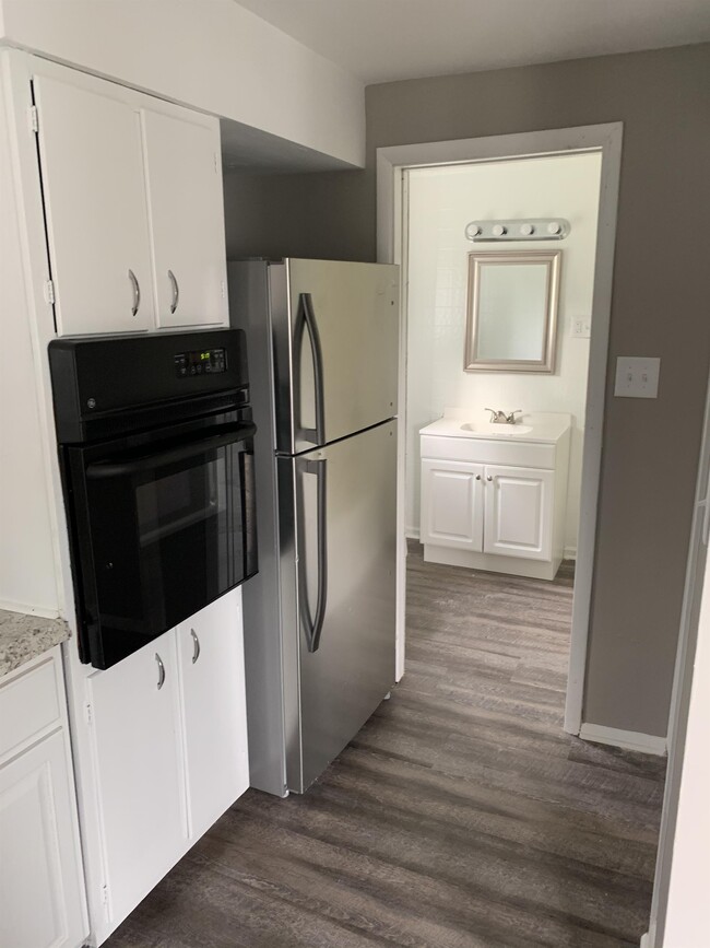 Building Photo - 555 New Alexandria Rd