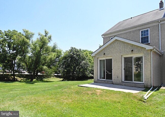 Building Photo - 2489 Hillendale Dr