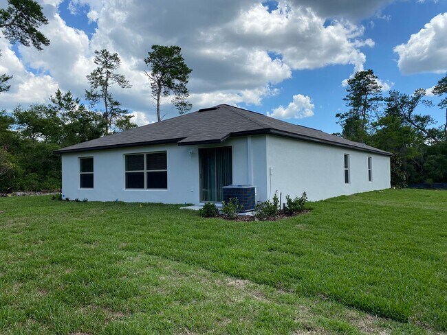 Building Photo - Great SW location 4/2/2 **WON'T LAST**