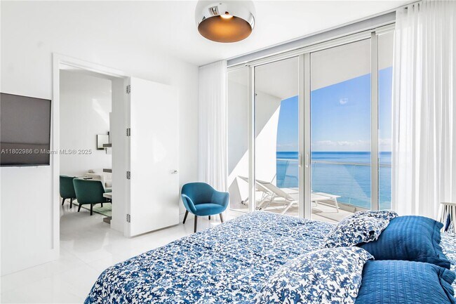 Building Photo - 16901 Collins Ave