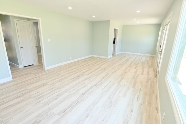Building Photo - 116 Pleasant Ridge Ave