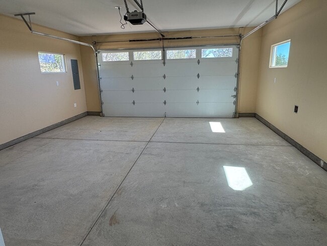 Building Photo - Brand new 3 bedroom, 2 bathroom home in Cedar Crest, NM