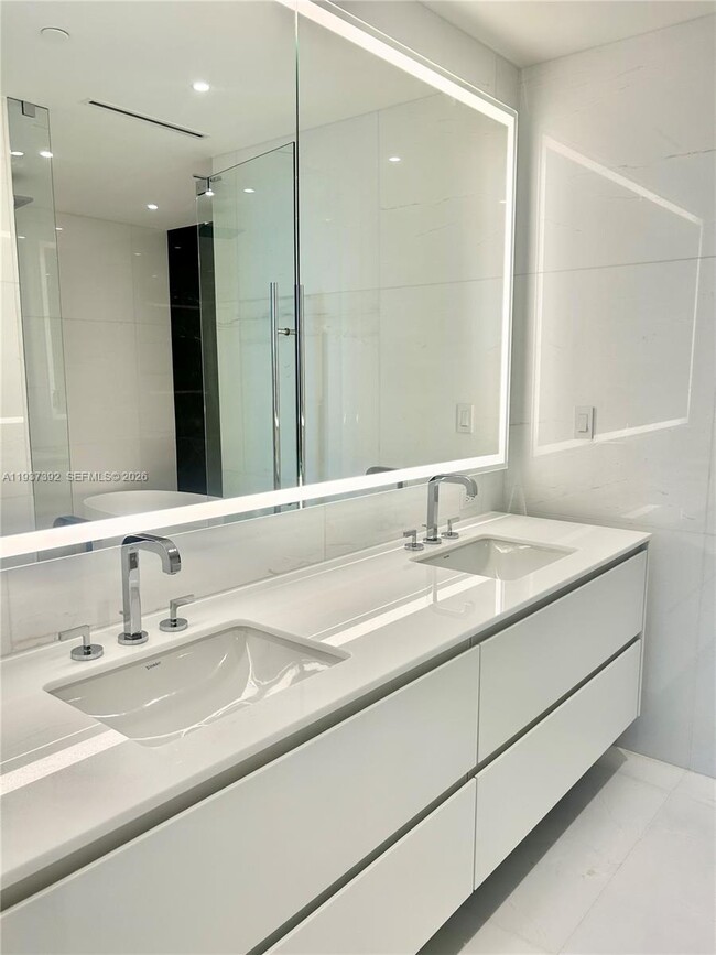 Building Photo - 300 Biscayne Blvd Way