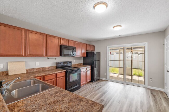 Building Photo - Charming 2-Bedroom 2.5-Bathroom Townhouse with Fenced Yard