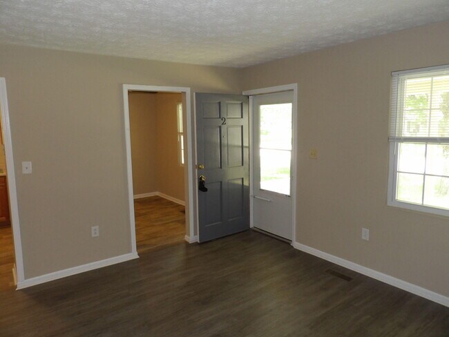 Building Photo - 248 Meadowview Dr