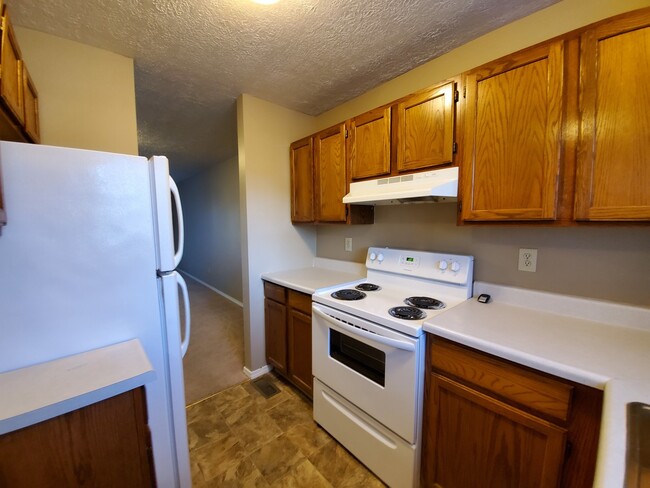 Building Photo - 4 bedroom, 2 bathroom duplex.