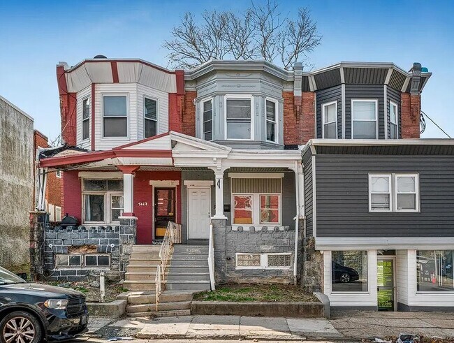 Primary Photo - 5450 Media St