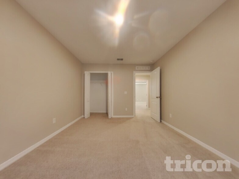 Building Photo - 15406 Taurus Ct