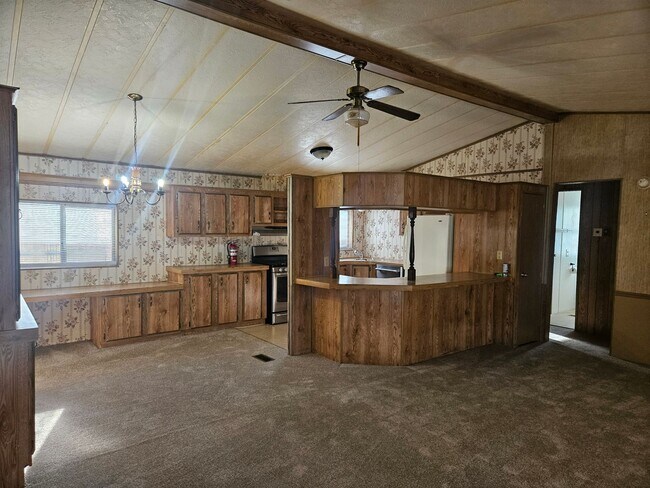 Building Photo - Large 3 bed/2 bath manufactured home in de...