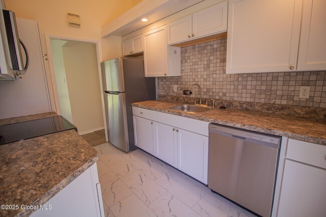 Building Photo - 20 Knadler Dr