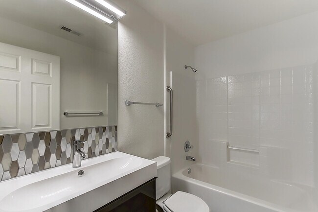 Building Photo - 8381 Pebble Creek Way