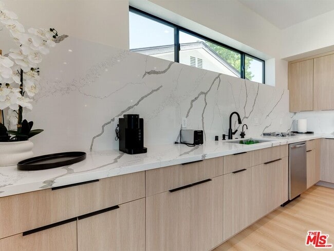 Building Photo - 5929 Hesperia Ave