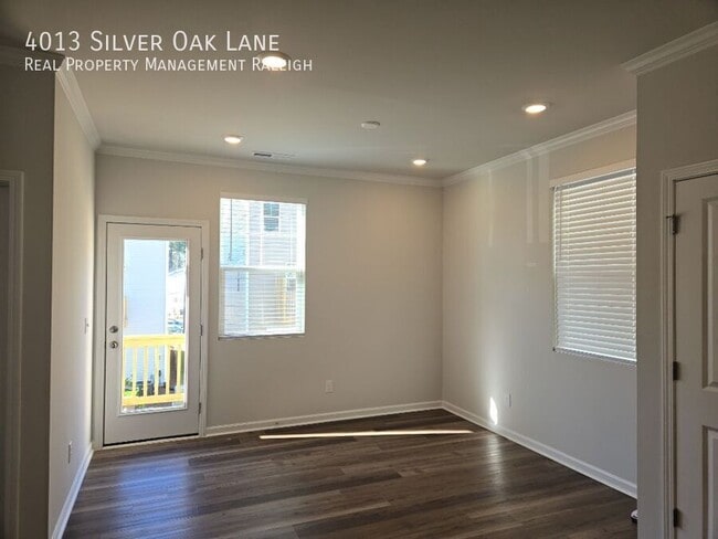 Building Photo - 4013 Silver Oak Ln