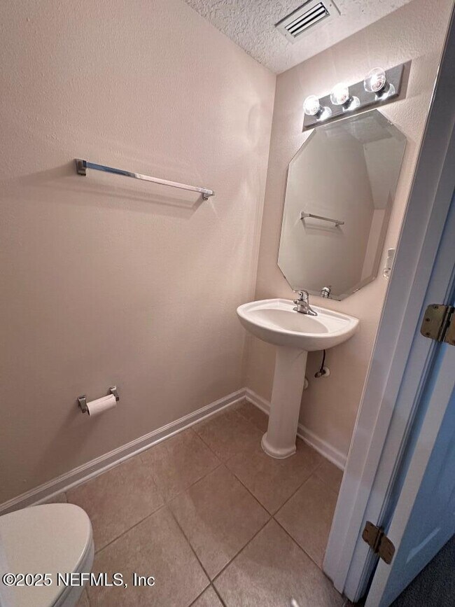 Building Photo - 1500 Calming Water Dr